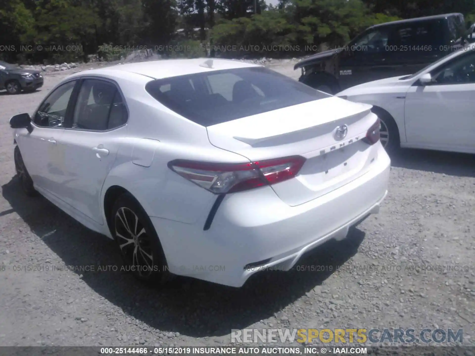 3 Photograph of a damaged car 4T1B11HKXKU704151 TOYOTA CAMRY 2019