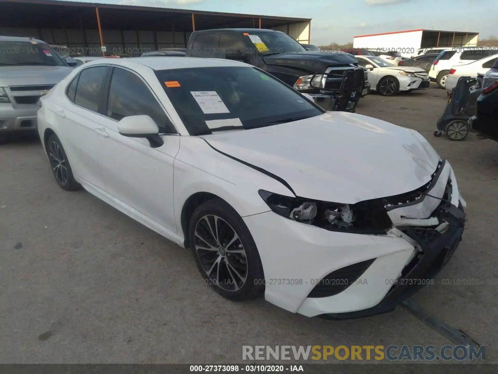 1 Photograph of a damaged car 4T1B11HKXKU704165 TOYOTA CAMRY 2019