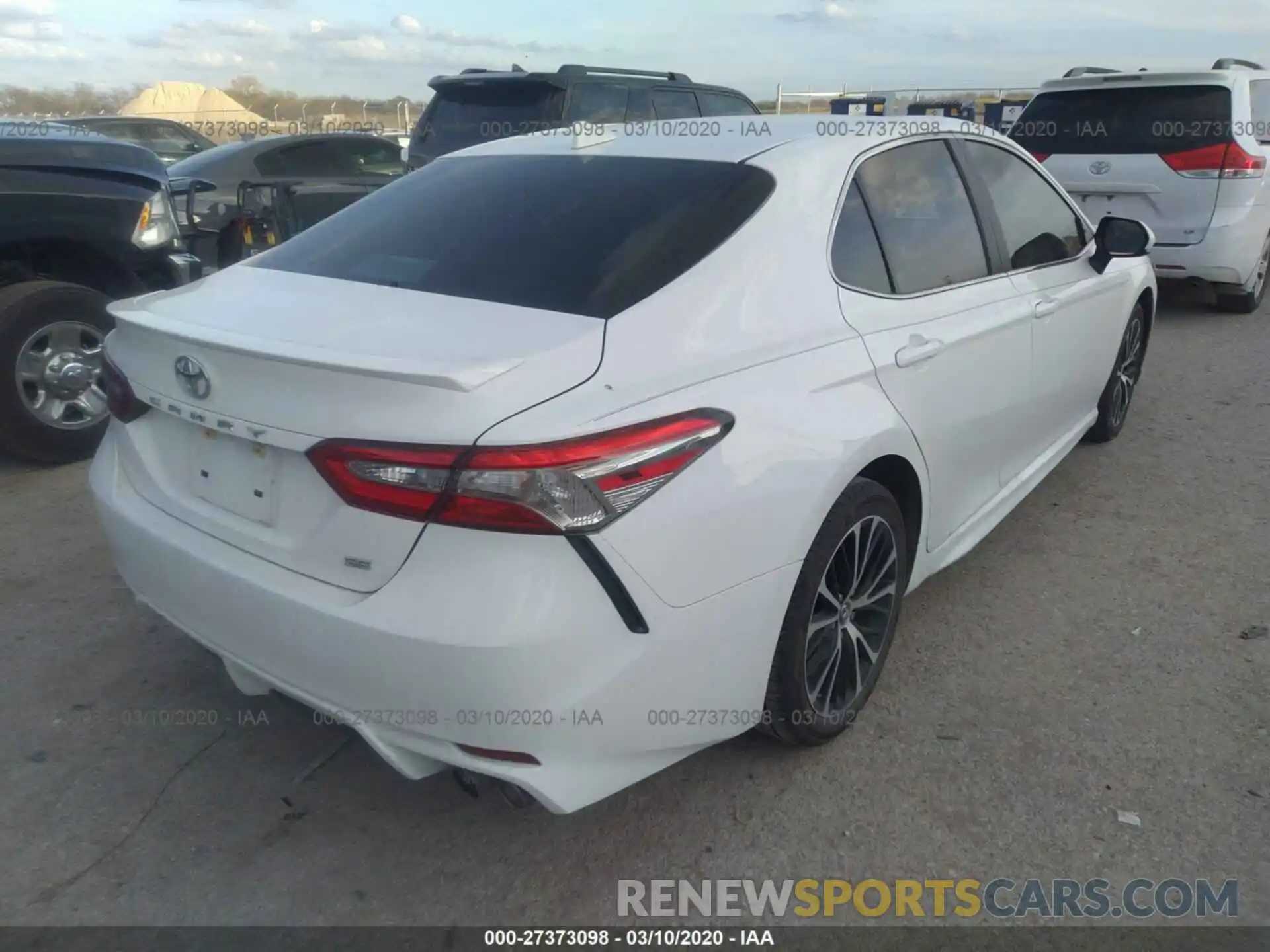 4 Фотография поврежденного автомобиля 4T1B11HKXKU704165 TOYOTA CAMRY 2019