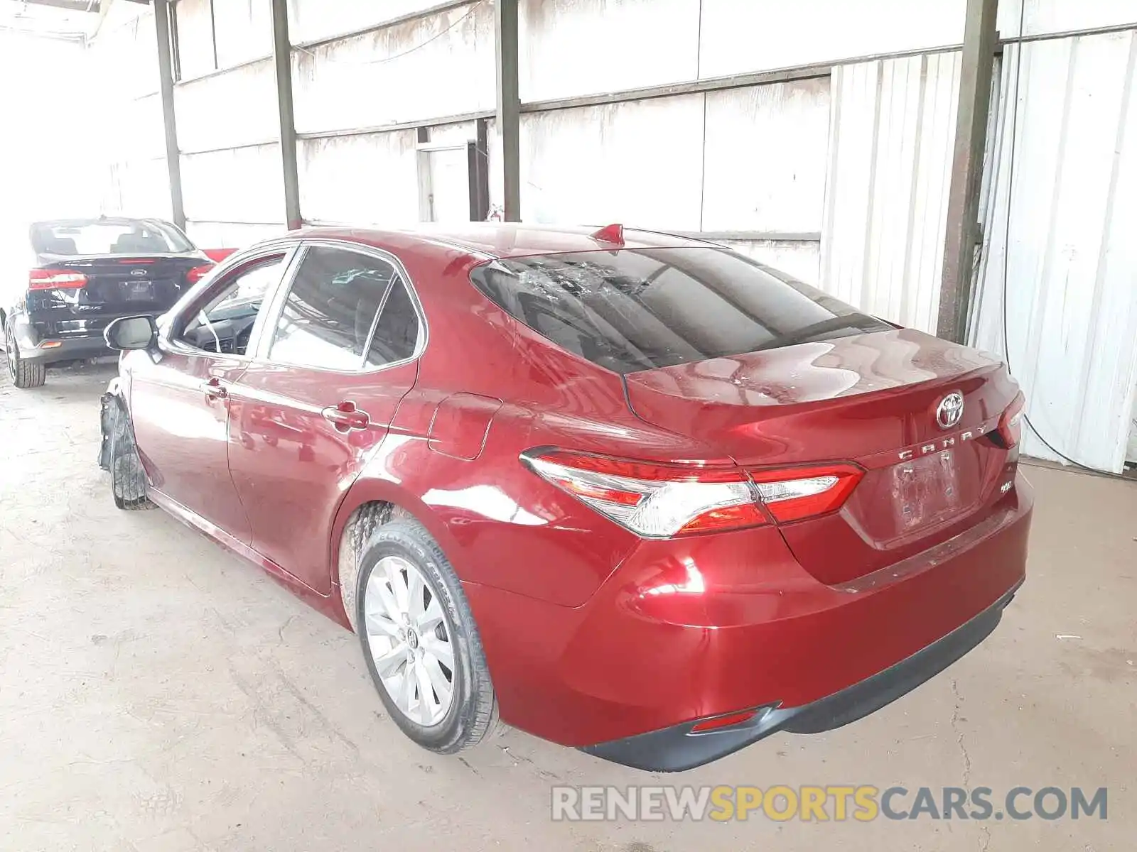 3 Фотография поврежденного автомобиля 4T1B11HKXKU704506 TOYOTA CAMRY 2019