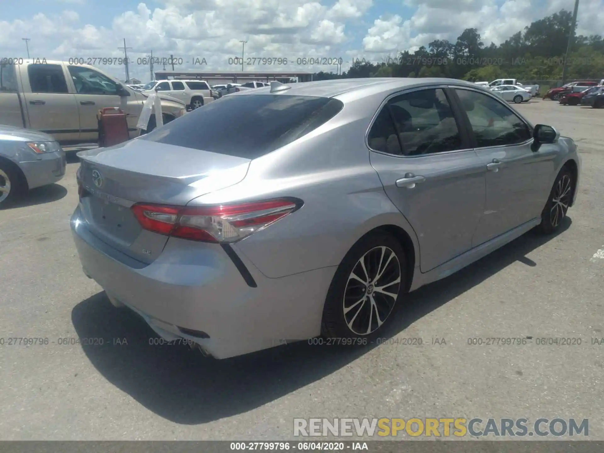 4 Photograph of a damaged car 4T1B11HKXKU705008 TOYOTA CAMRY 2019