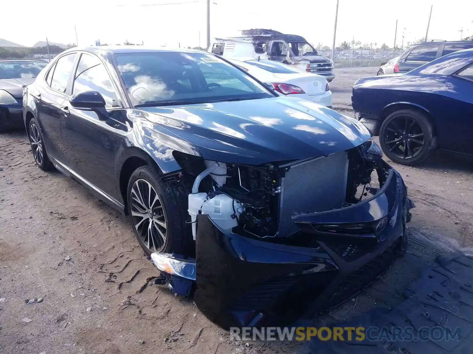 1 Photograph of a damaged car 4T1B11HKXKU705087 TOYOTA CAMRY 2019