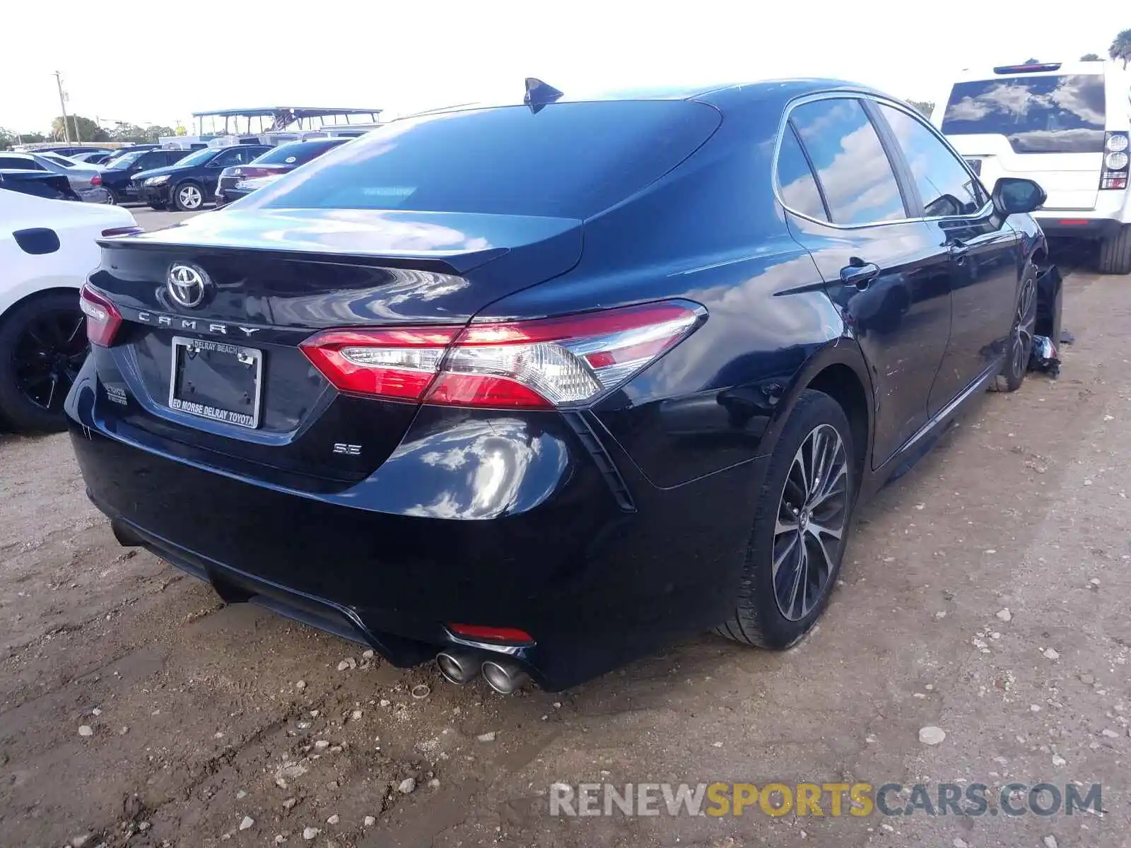 4 Photograph of a damaged car 4T1B11HKXKU705087 TOYOTA CAMRY 2019