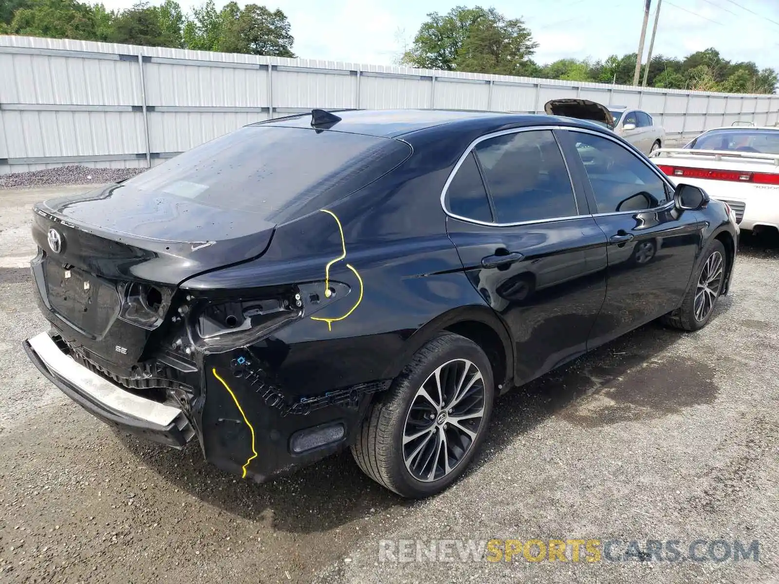 4 Photograph of a damaged car 4T1B11HKXKU709740 TOYOTA CAMRY 2019