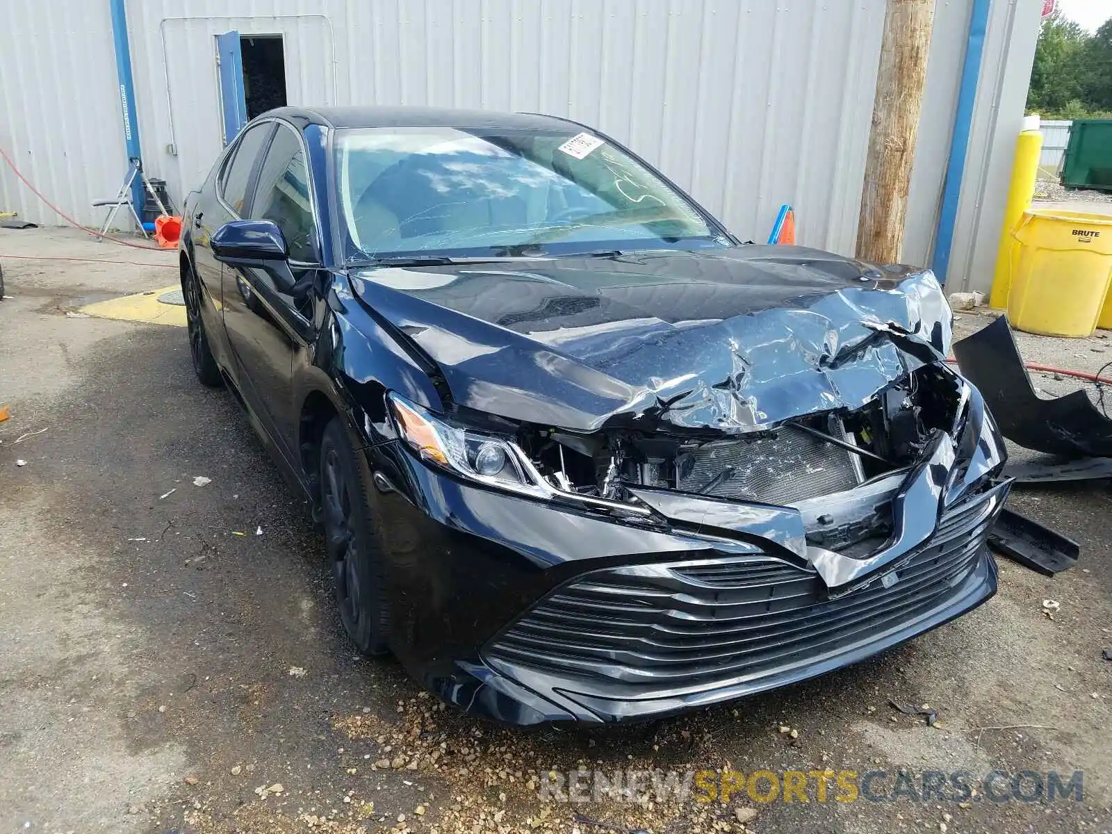 1 Фотография поврежденного автомобиля 4T1B11HKXKU711116 TOYOTA CAMRY 2019