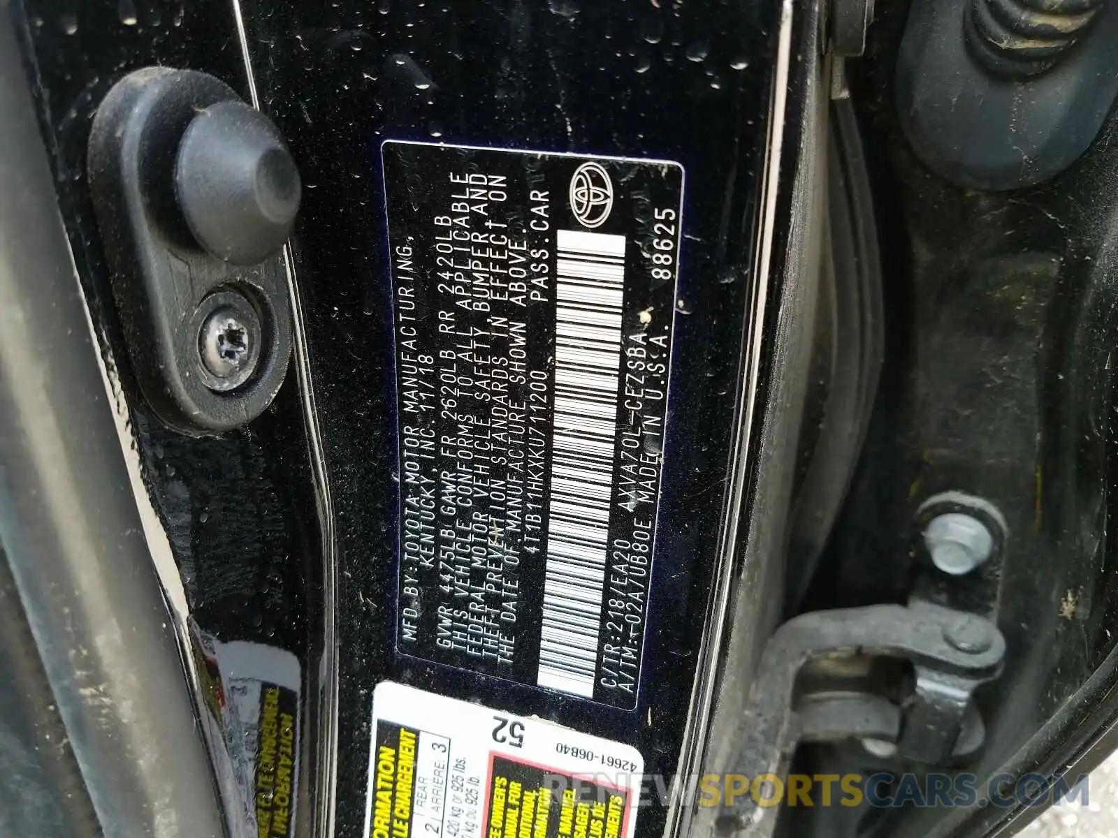 10 Photograph of a damaged car 4T1B11HKXKU711200 TOYOTA CAMRY 2019