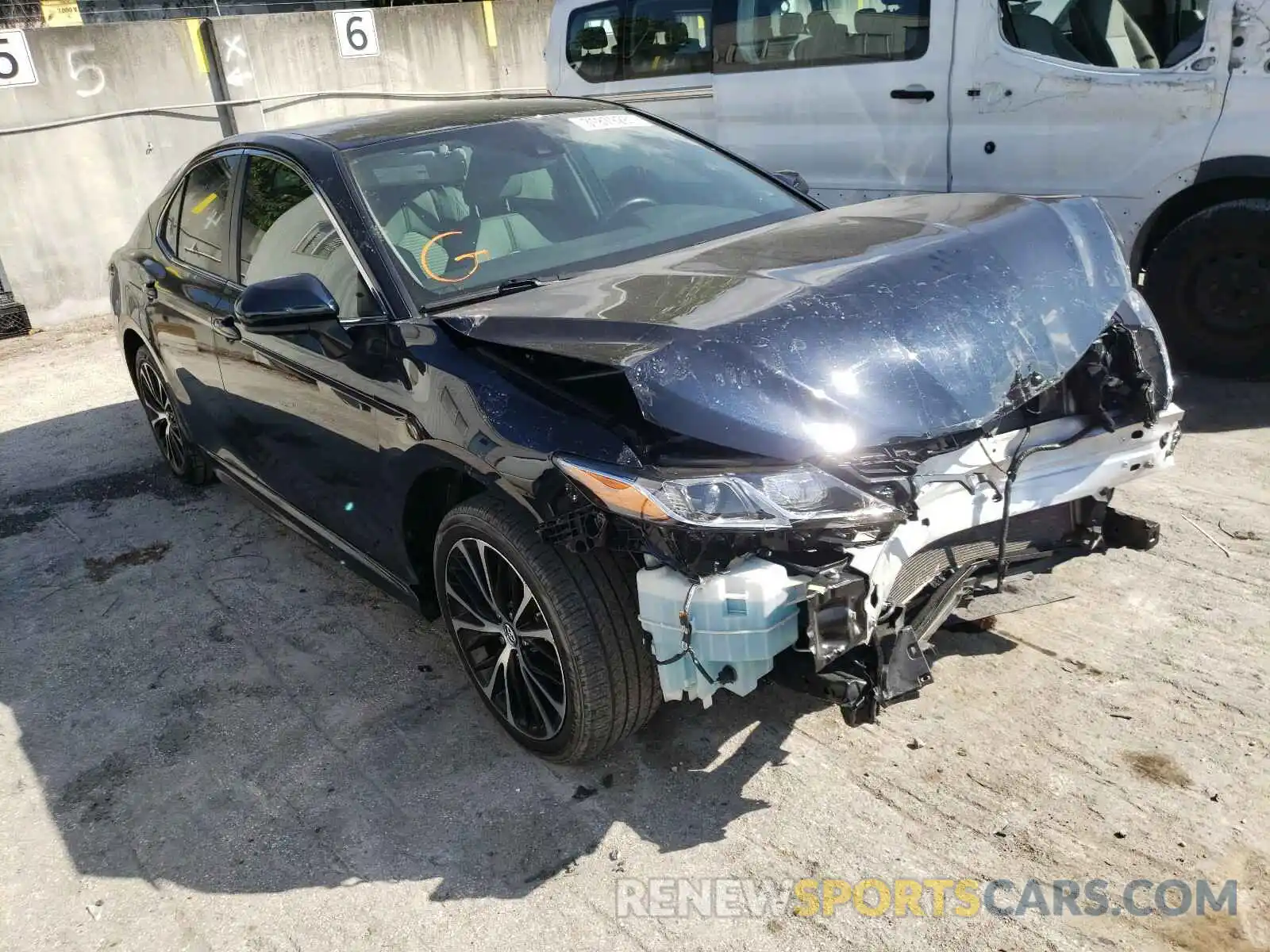 1 Photograph of a damaged car 4T1B11HKXKU713321 TOYOTA CAMRY 2019