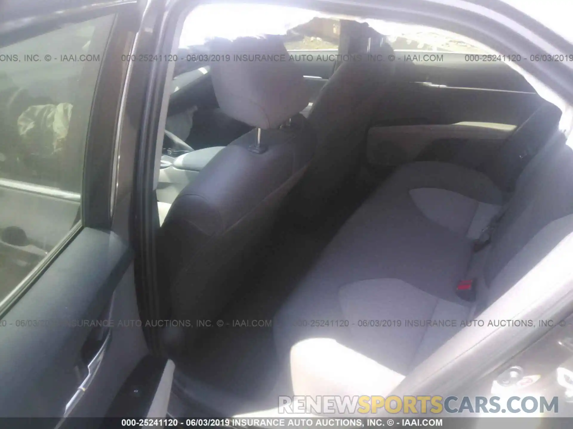 8 Photograph of a damaged car 4T1B11HKXKU714260 TOYOTA CAMRY 2019