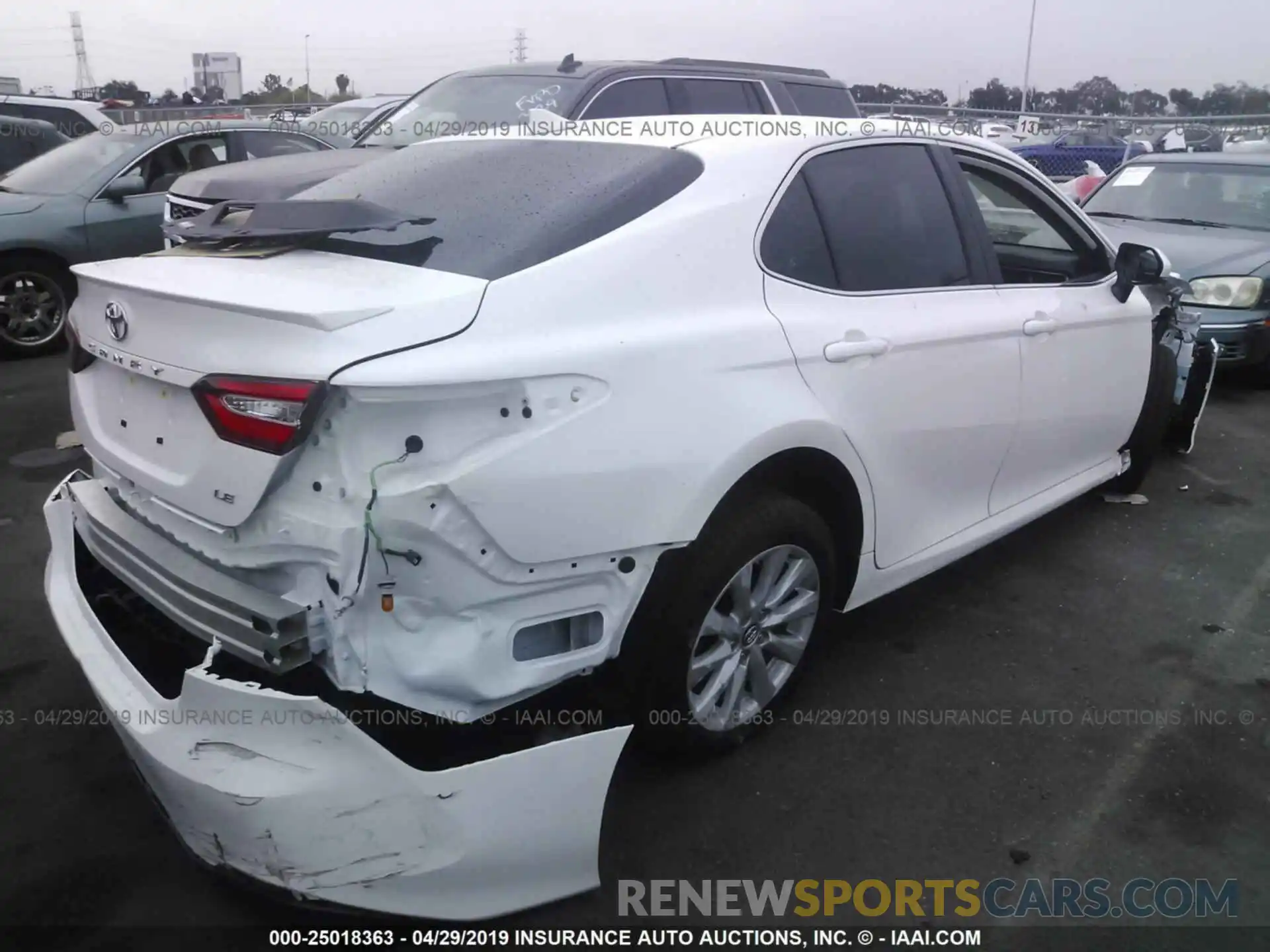 4 Photograph of a damaged car 4T1B11HKXKU715585 TOYOTA CAMRY 2019