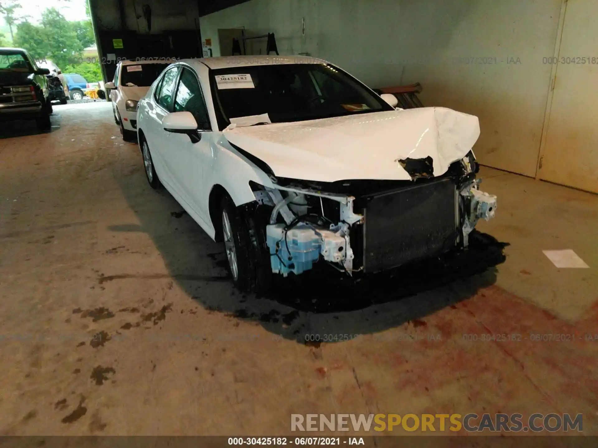 1 Photograph of a damaged car 4T1B11HKXKU716042 TOYOTA CAMRY 2019