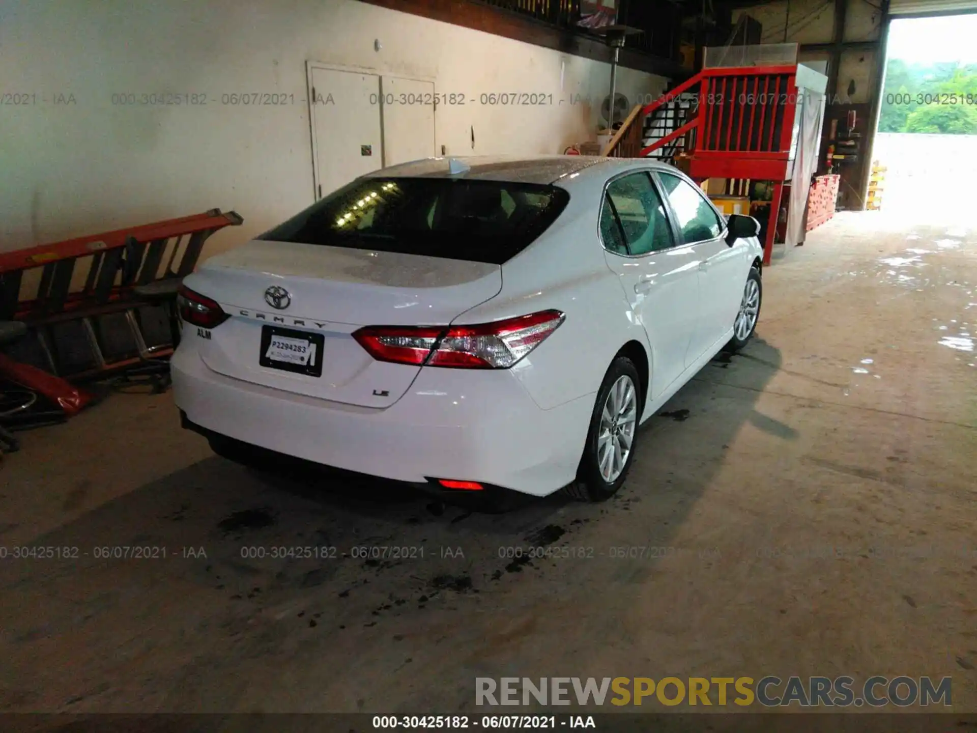 4 Photograph of a damaged car 4T1B11HKXKU716042 TOYOTA CAMRY 2019