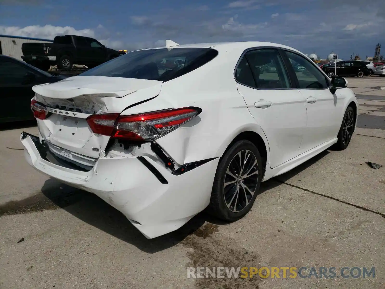 4 Photograph of a damaged car 4T1B11HKXKU717952 TOYOTA CAMRY 2019