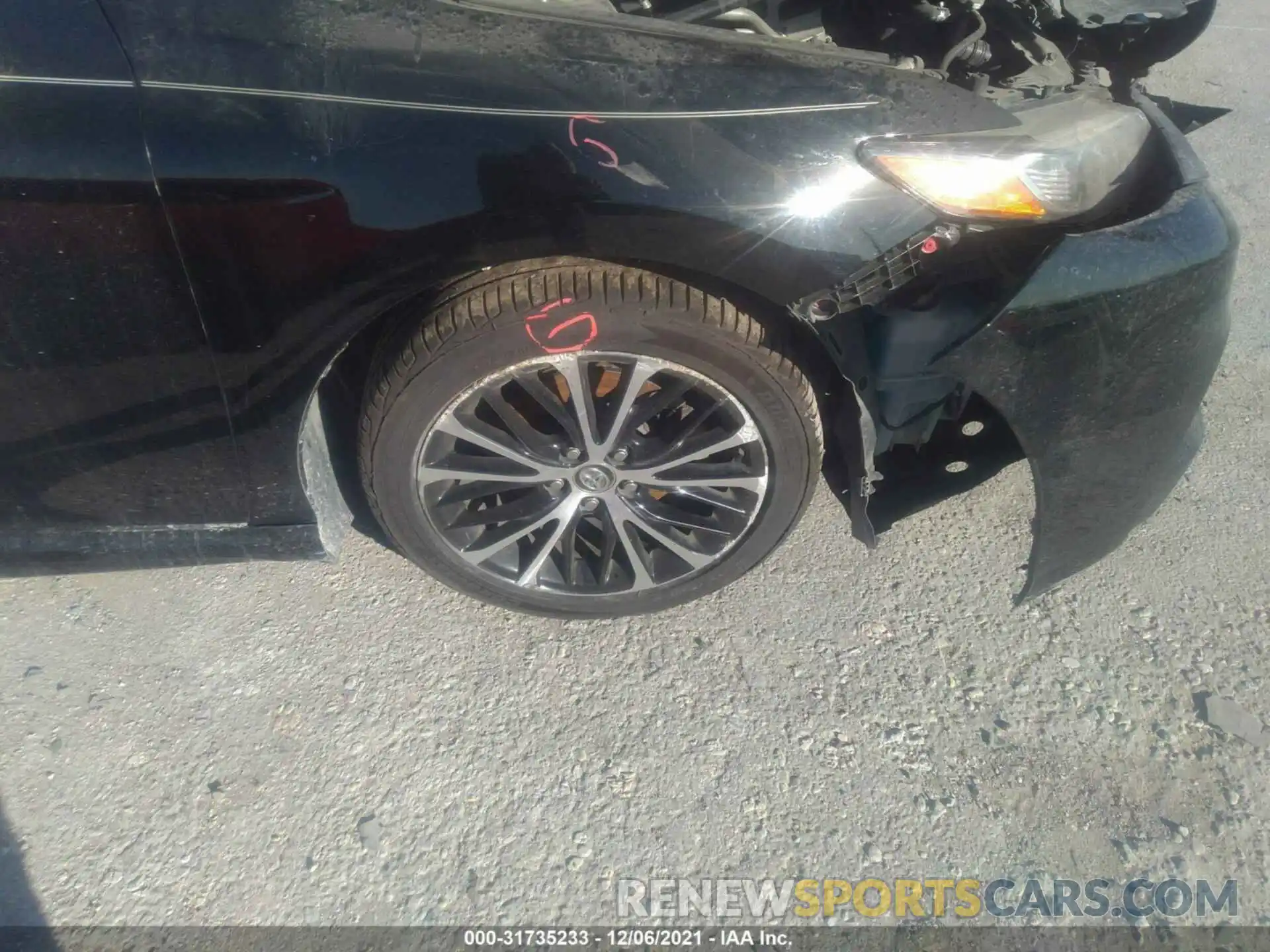 14 Photograph of a damaged car 4T1B11HKXKU718731 TOYOTA CAMRY 2019