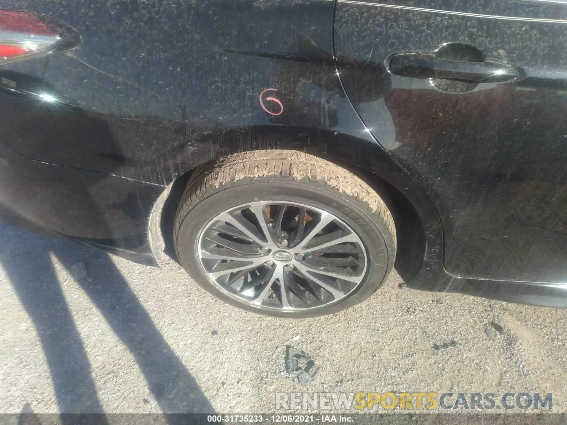 15 Photograph of a damaged car 4T1B11HKXKU718731 TOYOTA CAMRY 2019