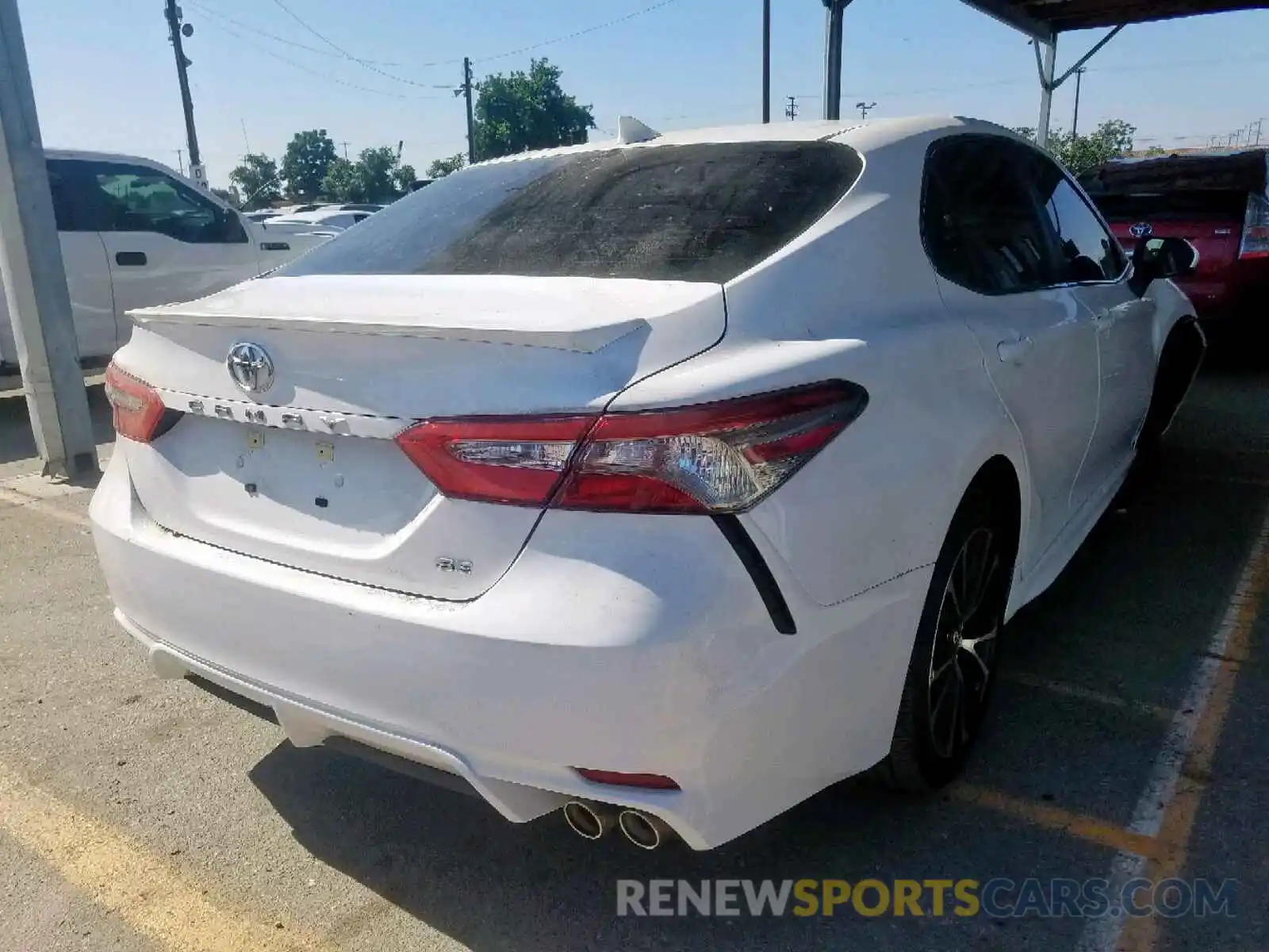 4 Photograph of a damaged car 4T1B11HKXKU722536 TOYOTA CAMRY 2019