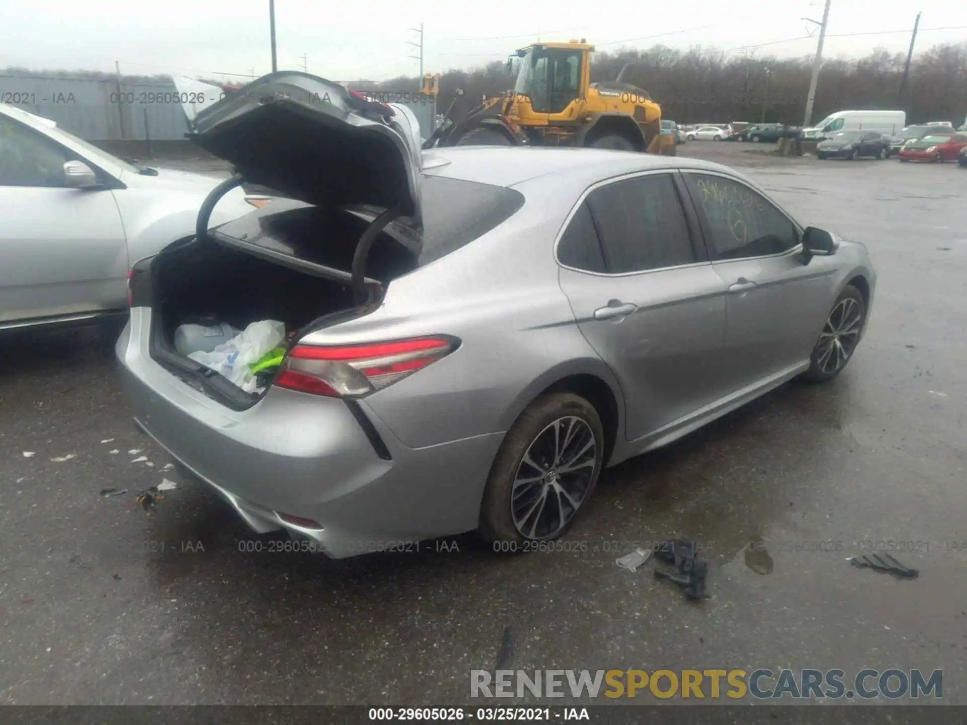 4 Photograph of a damaged car 4T1B11HKXKU724304 TOYOTA CAMRY 2019