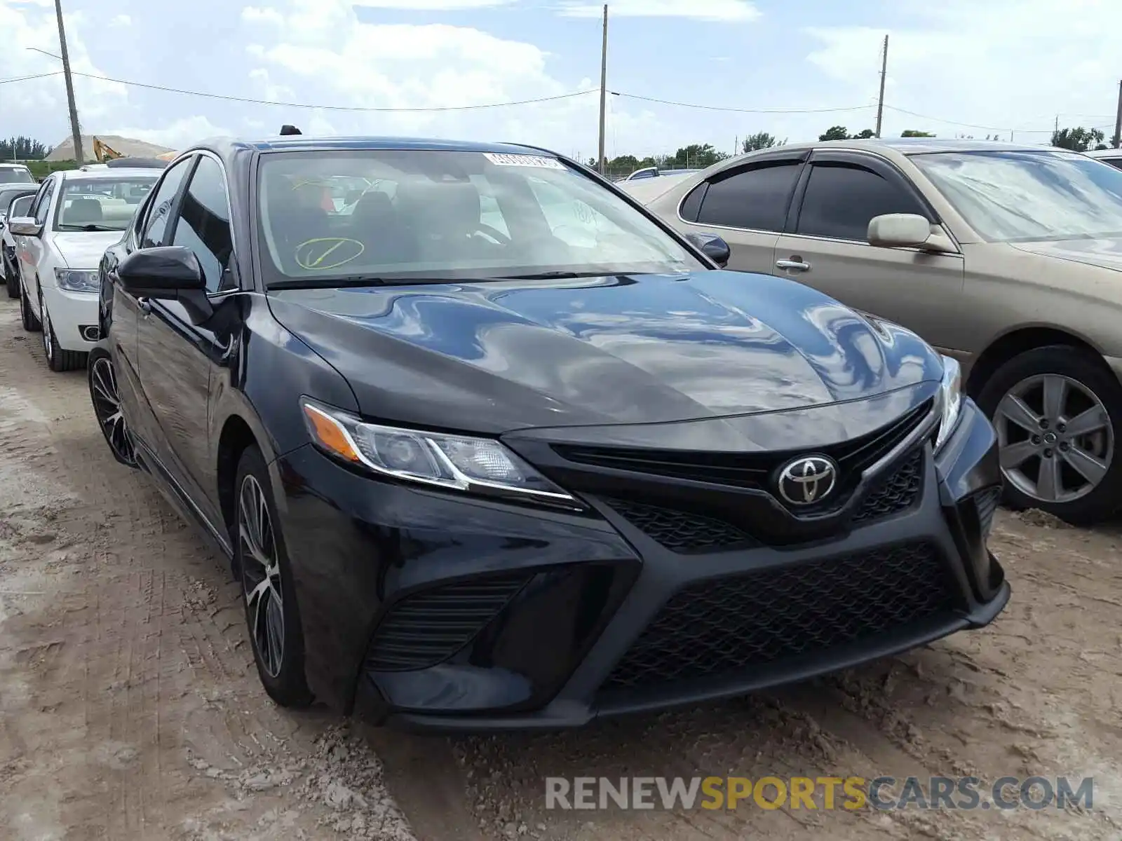 1 Photograph of a damaged car 4T1B11HKXKU727753 TOYOTA CAMRY 2019