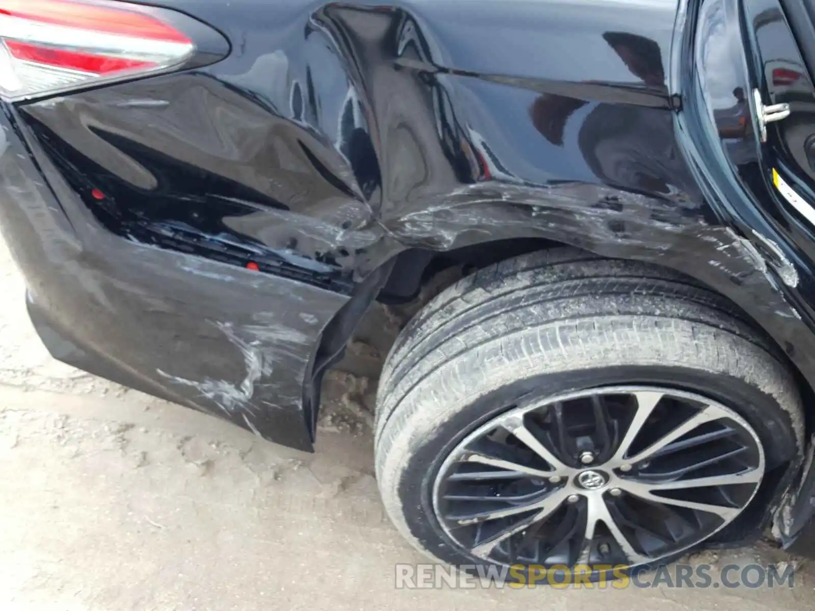 9 Photograph of a damaged car 4T1B11HKXKU727753 TOYOTA CAMRY 2019