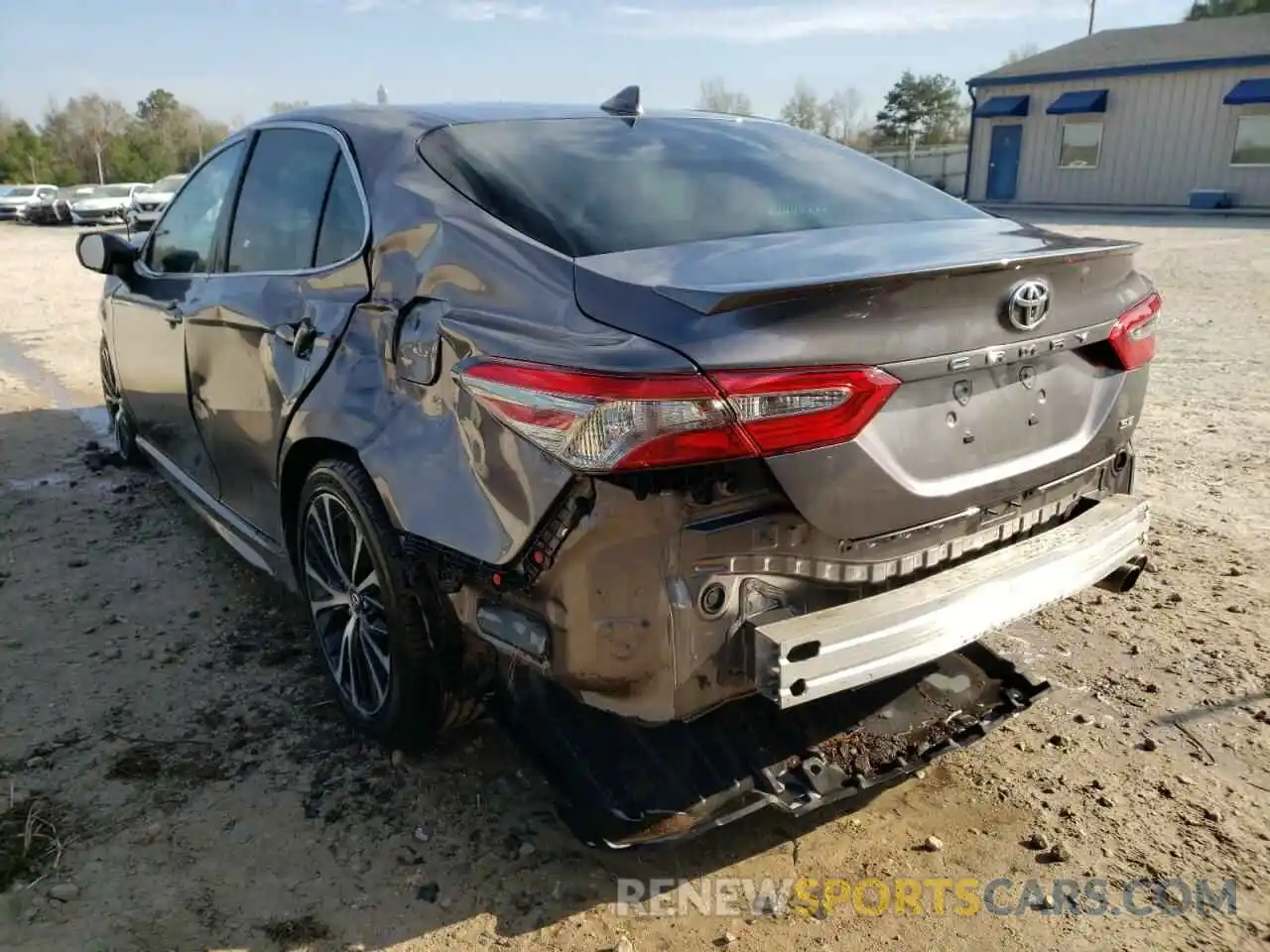 3 Photograph of a damaged car 4T1B11HKXKU728076 TOYOTA CAMRY 2019