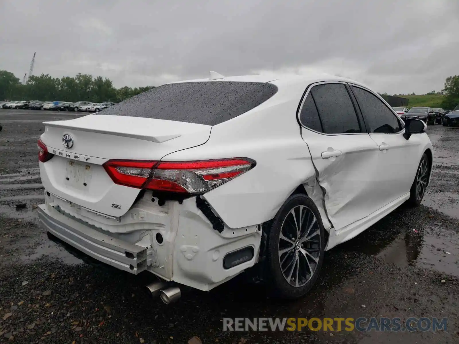 4 Photograph of a damaged car 4T1B11HKXKU728367 TOYOTA CAMRY 2019