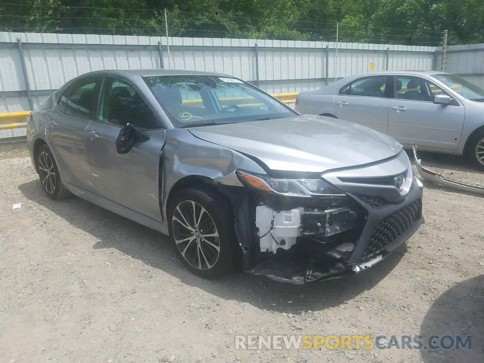 1 Photograph of a damaged car 4T1B11HKXKU728871 TOYOTA CAMRY 2019