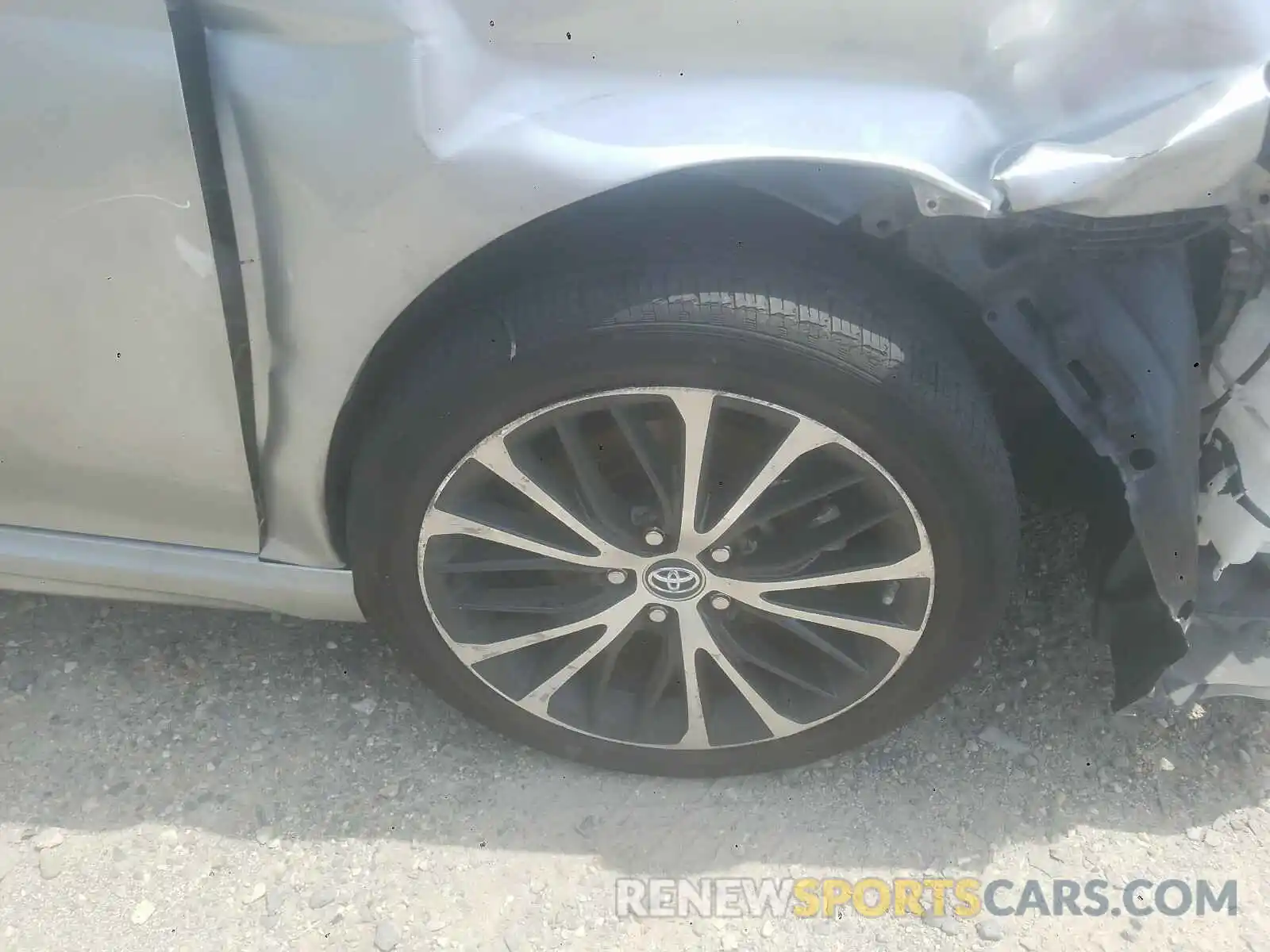 9 Photograph of a damaged car 4T1B11HKXKU728871 TOYOTA CAMRY 2019