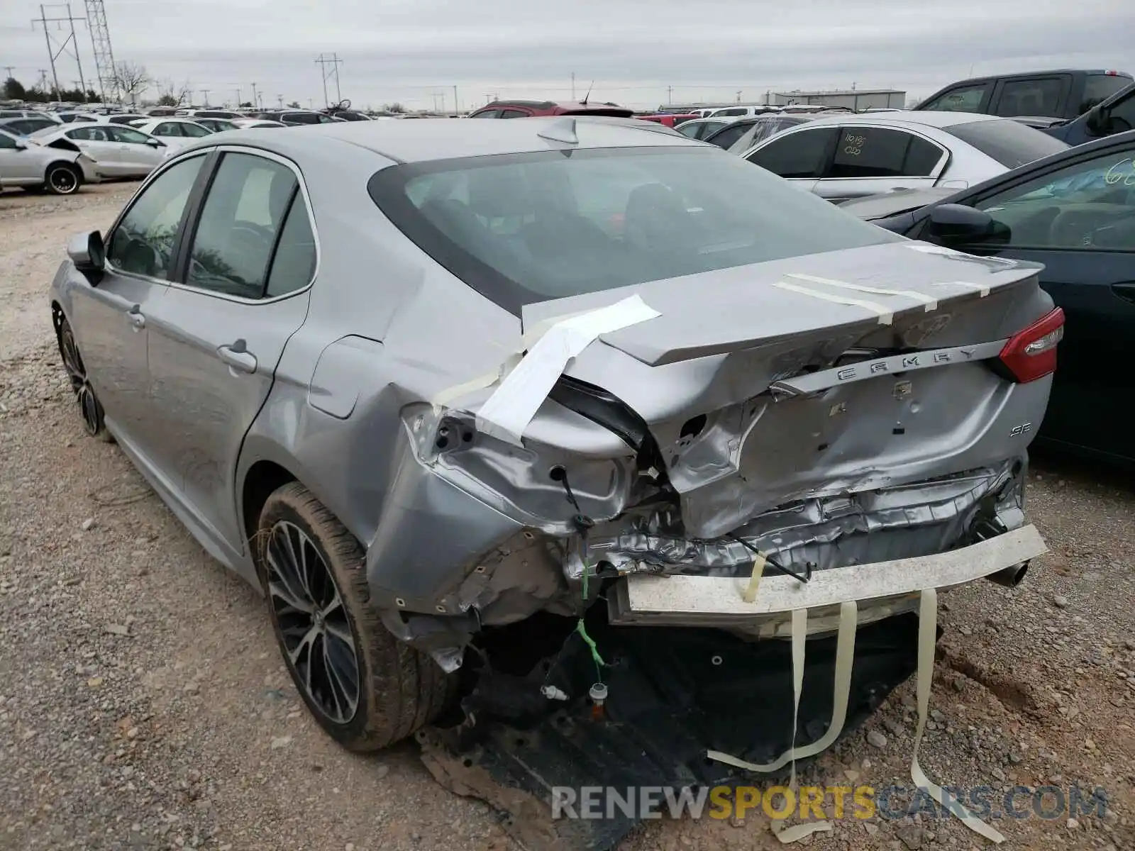 3 Photograph of a damaged car 4T1B11HKXKU729597 TOYOTA CAMRY 2019