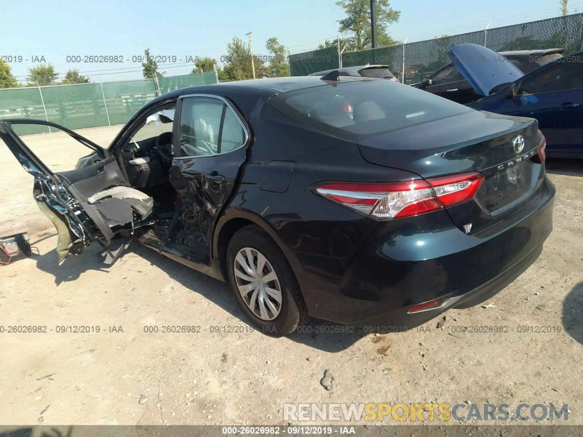 3 Фотография поврежденного автомобиля 4T1B11HKXKU730085 TOYOTA CAMRY 2019