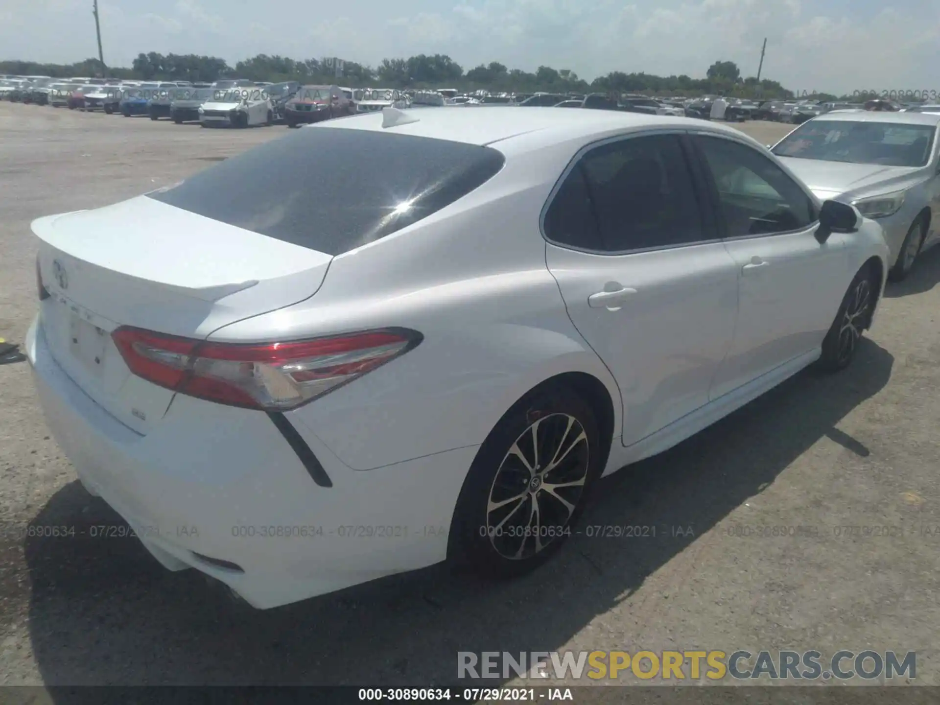 4 Фотография поврежденного автомобиля 4T1B11HKXKU732662 TOYOTA CAMRY 2019