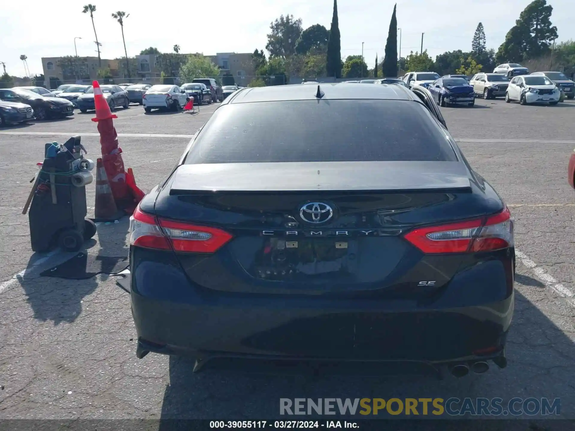 16 Photograph of a damaged car 4T1B11HKXKU733598 TOYOTA CAMRY 2019