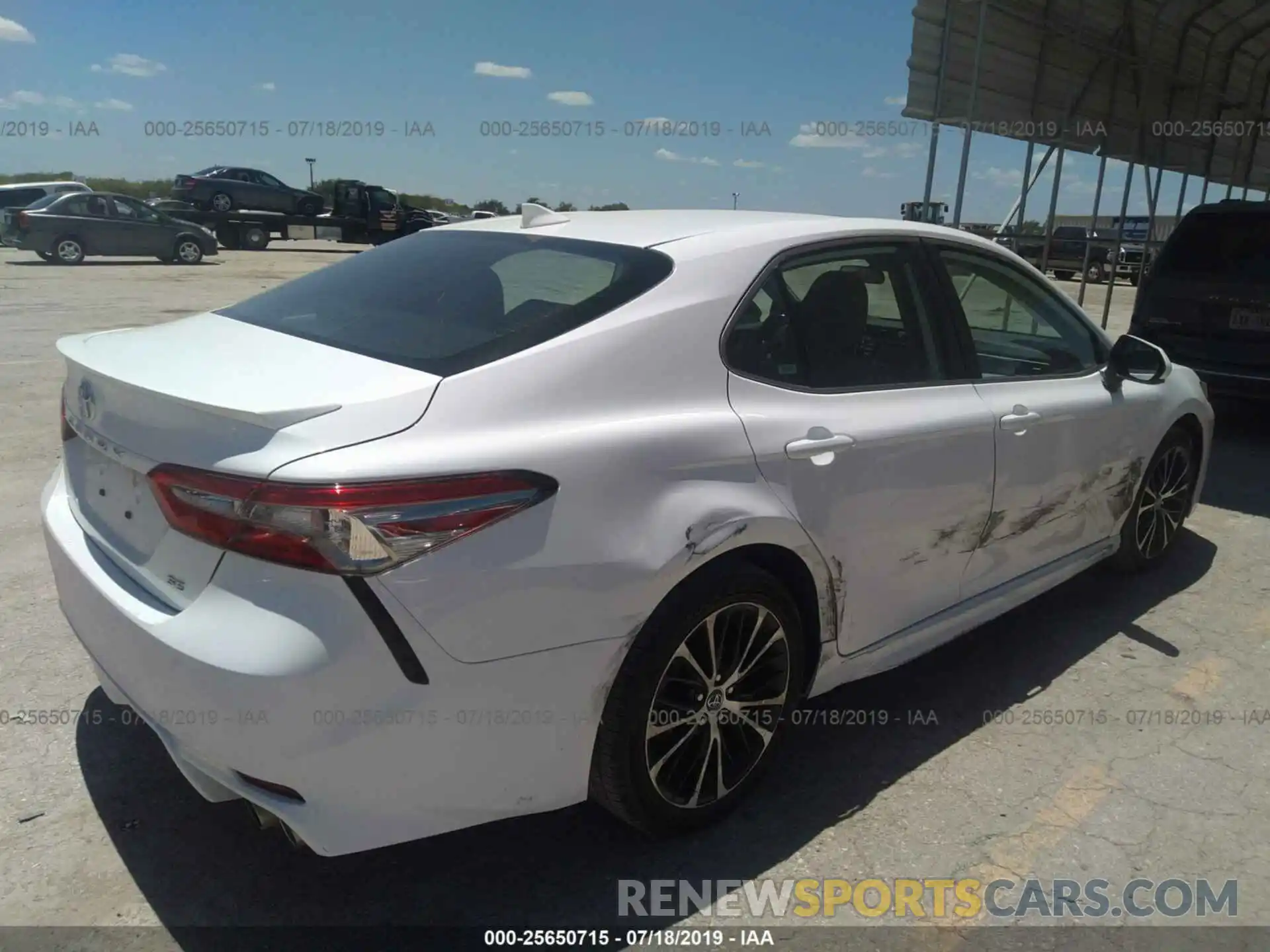 4 Photograph of a damaged car 4T1B11HKXKU734587 TOYOTA CAMRY 2019