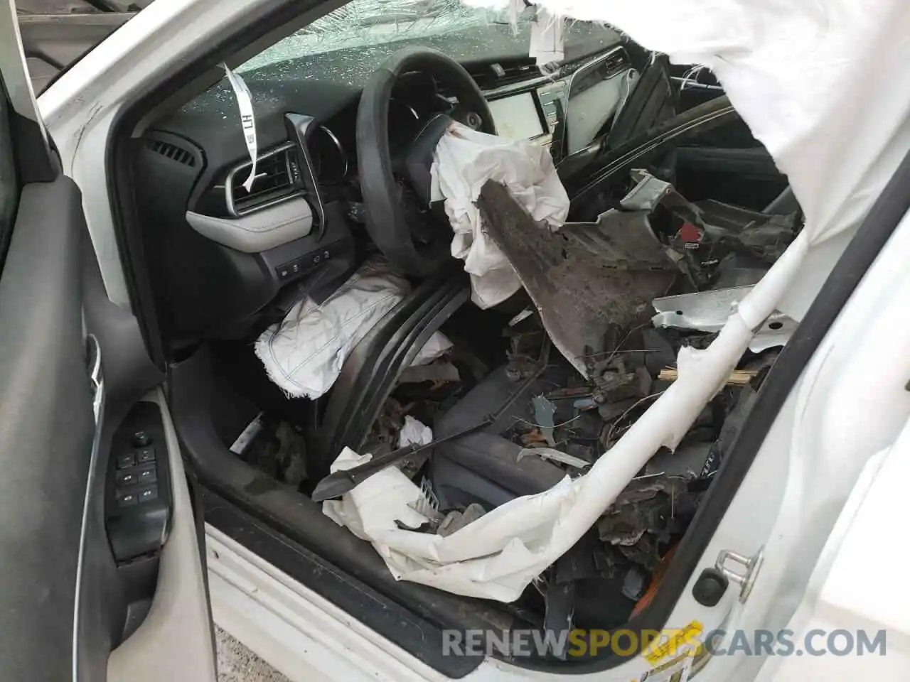 8 Photograph of a damaged car 4T1B11HKXKU735996 TOYOTA CAMRY 2019