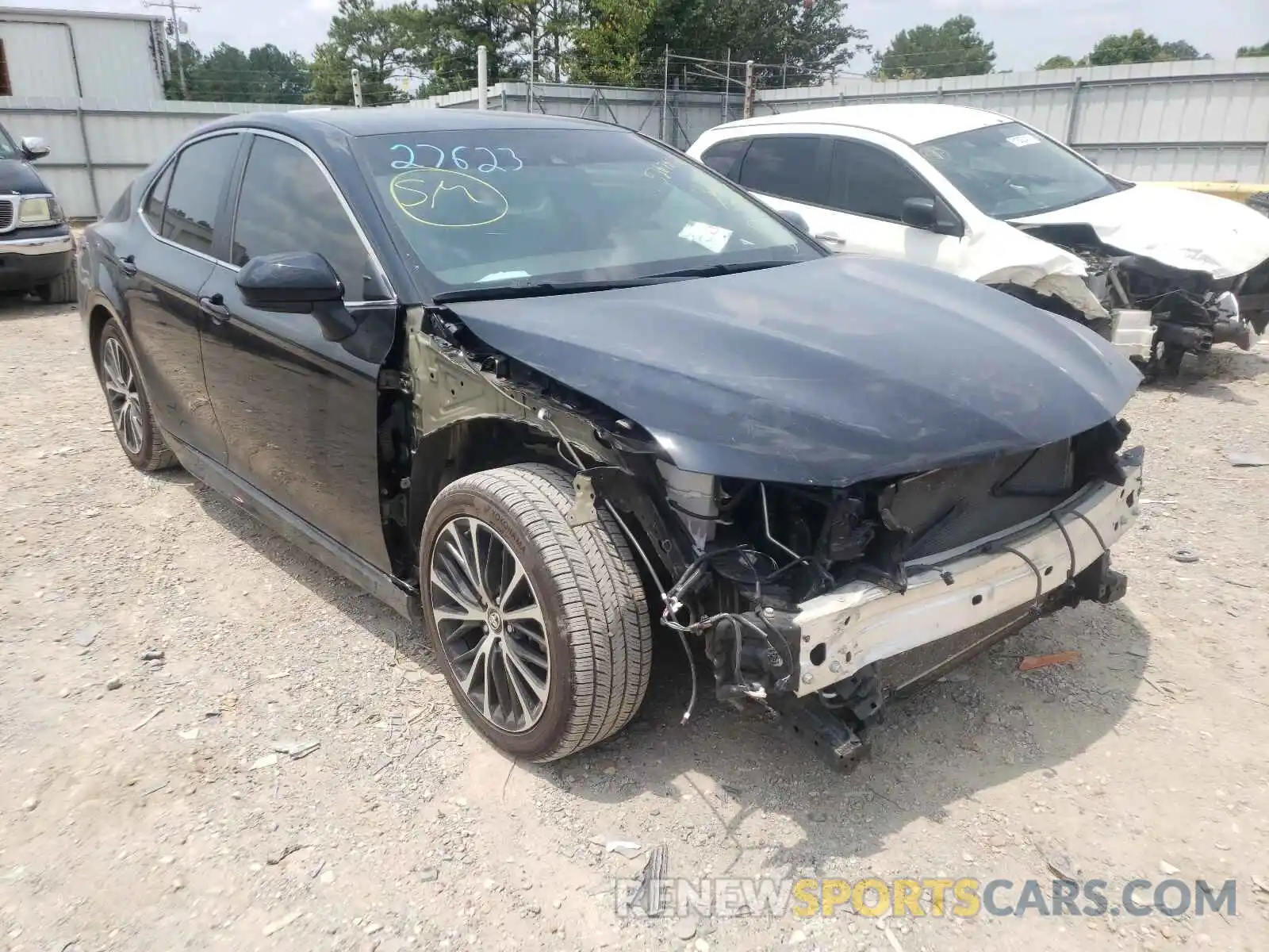 1 Photograph of a damaged car 4T1B11HKXKU737277 TOYOTA CAMRY 2019