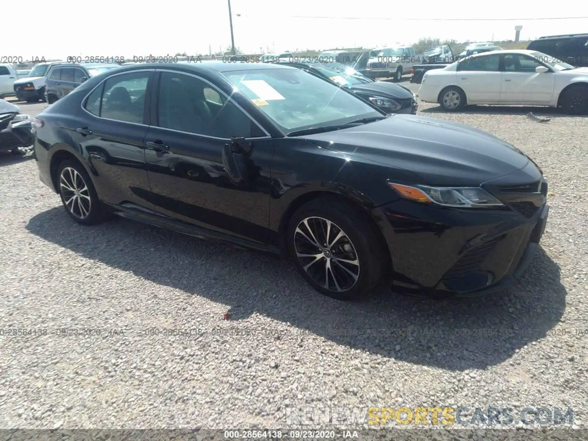 1 Photograph of a damaged car 4T1B11HKXKU738994 TOYOTA CAMRY 2019