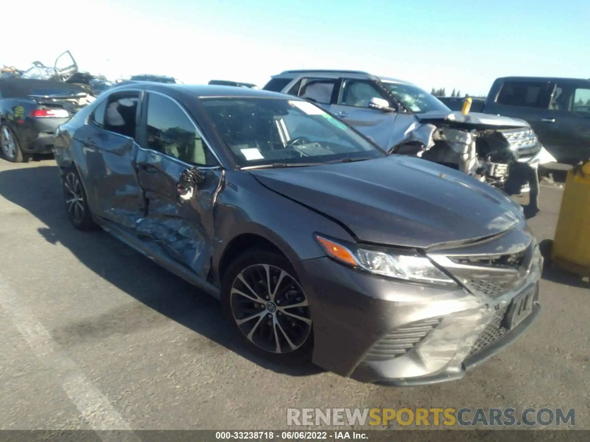 1 Photograph of a damaged car 4T1B11HKXKU740017 TOYOTA CAMRY 2019