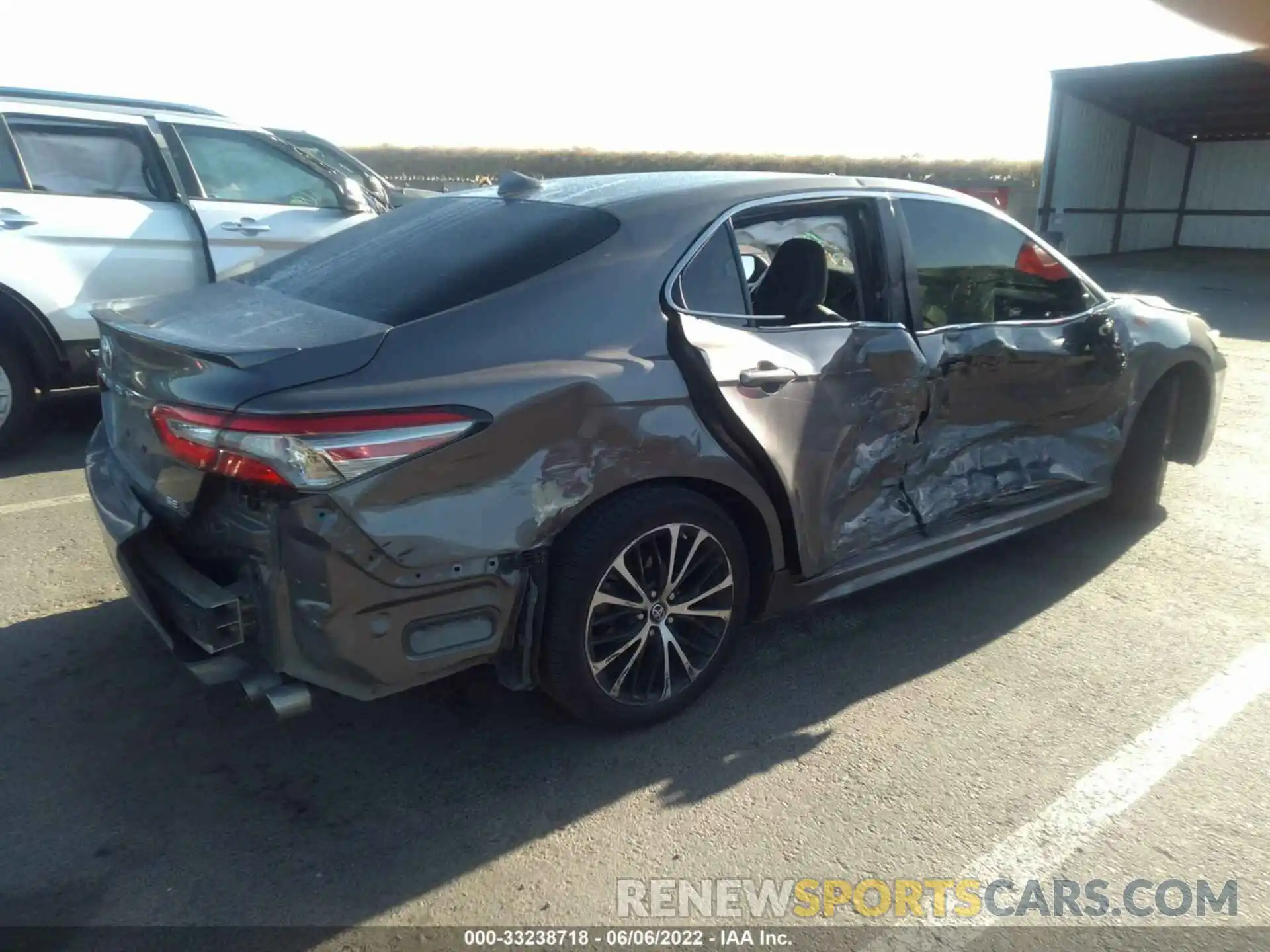 4 Photograph of a damaged car 4T1B11HKXKU740017 TOYOTA CAMRY 2019