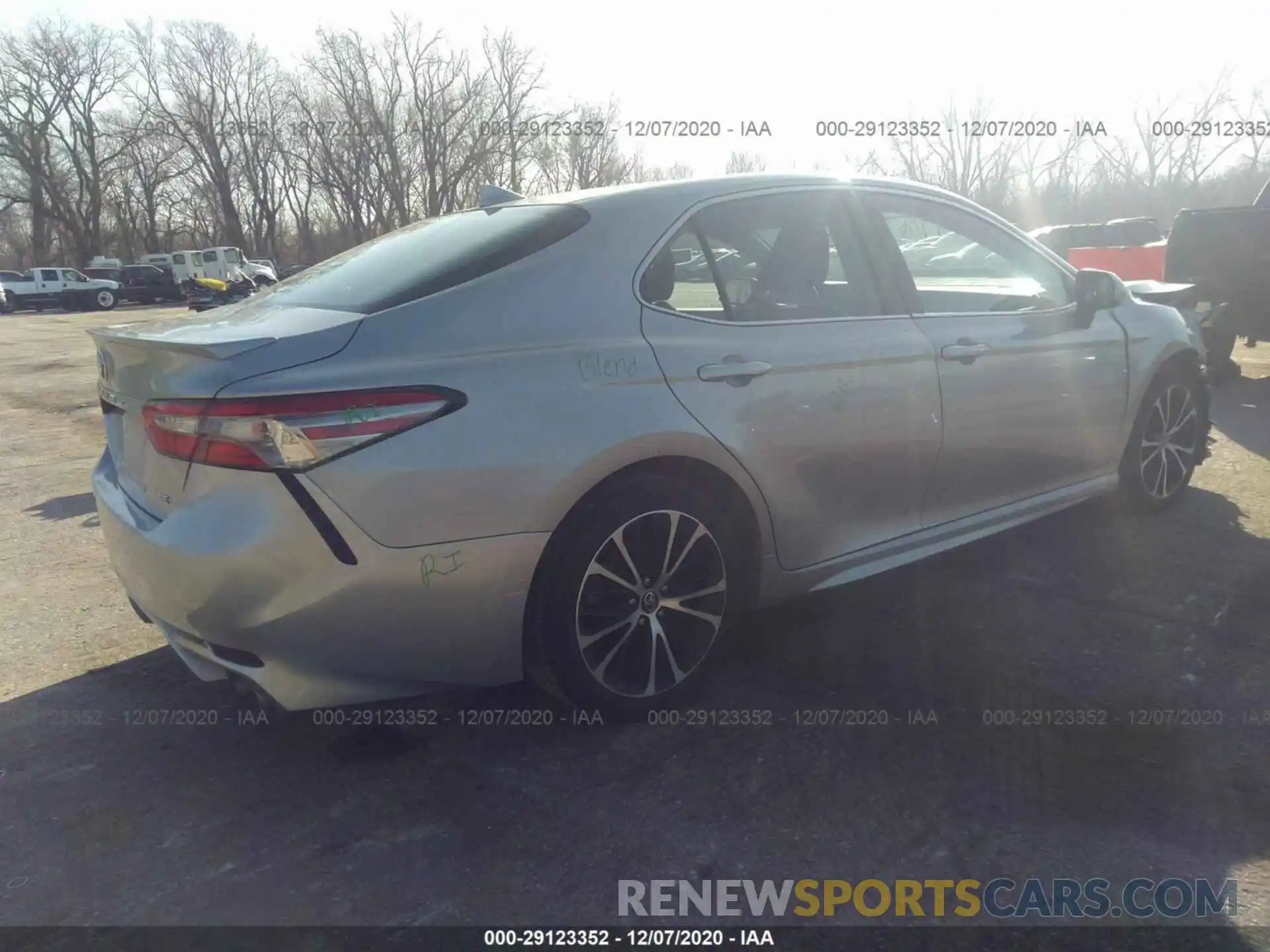 4 Photograph of a damaged car 4T1B11HKXKU741166 TOYOTA CAMRY 2019