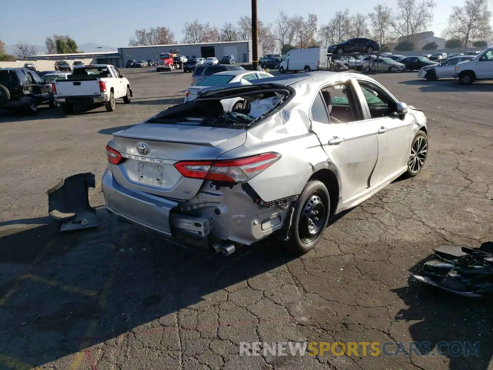 4 Фотография поврежденного автомобиля 4T1B11HKXKU741894 TOYOTA CAMRY 2019