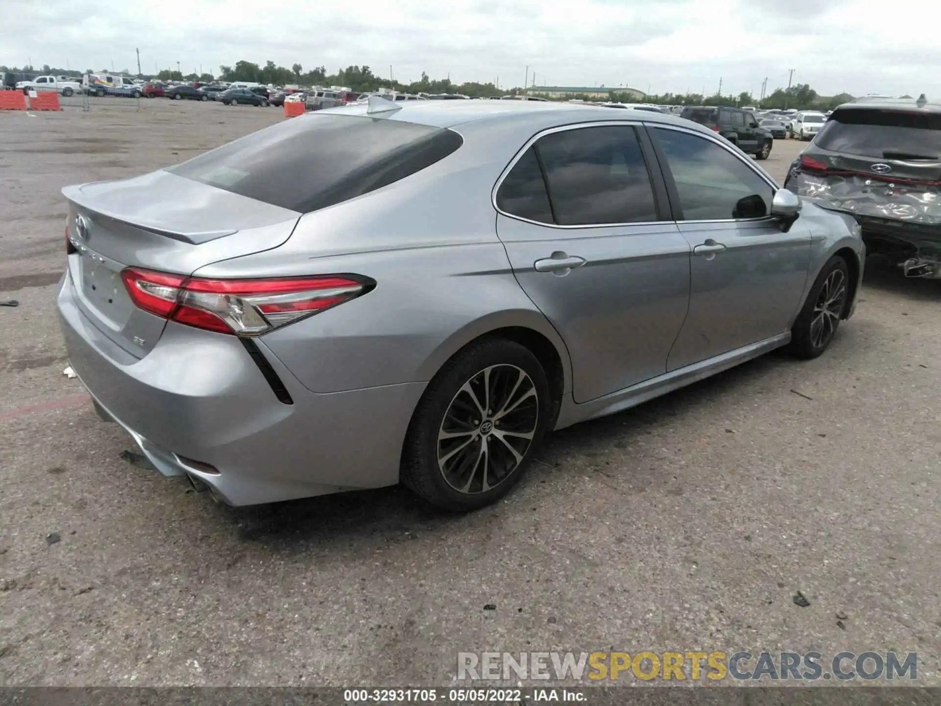 4 Photograph of a damaged car 4T1B11HKXKU743435 TOYOTA CAMRY 2019