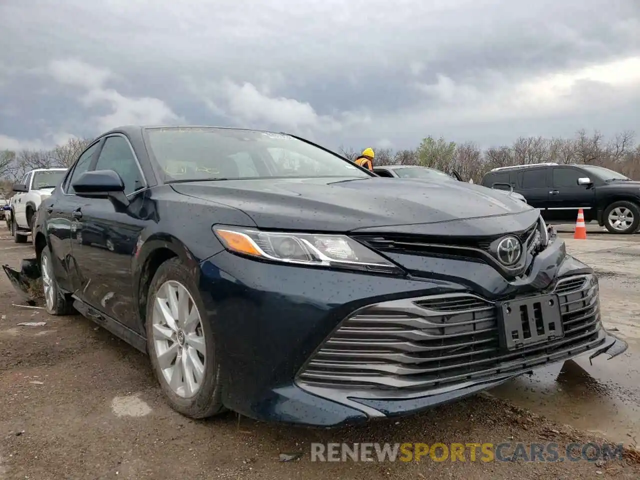 1 Фотография поврежденного автомобиля 4T1B11HKXKU743659 TOYOTA CAMRY 2019