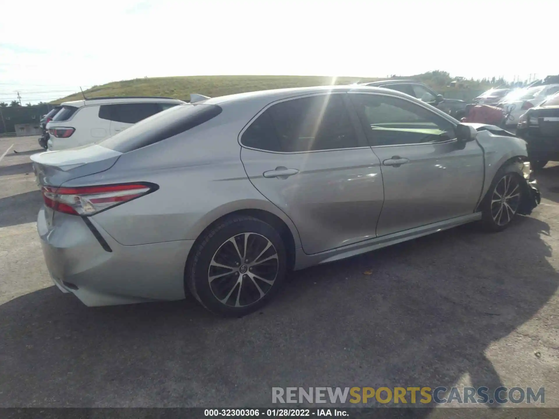 4 Photograph of a damaged car 4T1B11HKXKU744956 TOYOTA CAMRY 2019