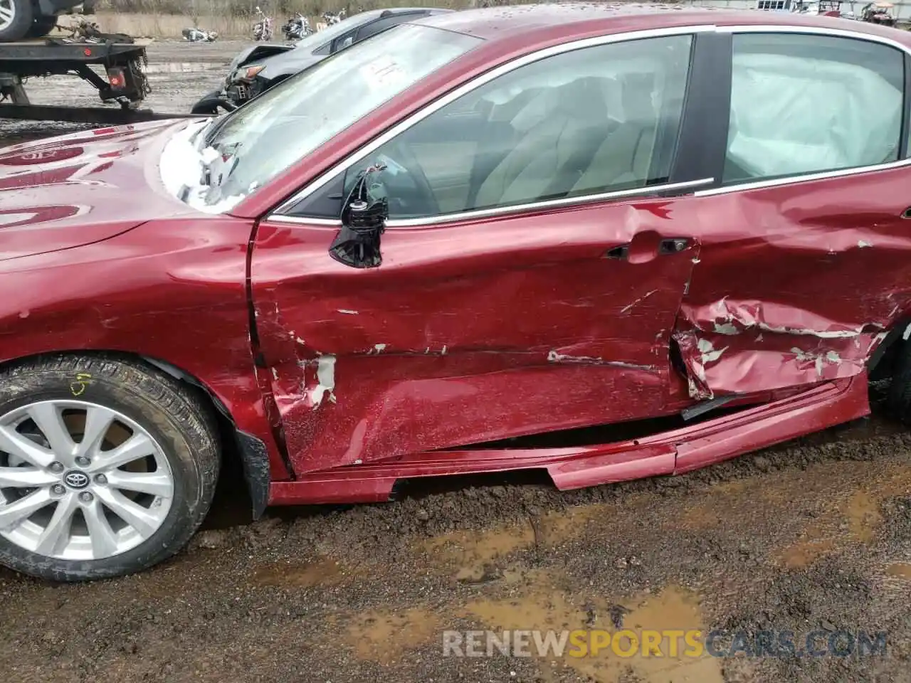 10 Photograph of a damaged car 4T1B11HKXKU746688 TOYOTA CAMRY 2019