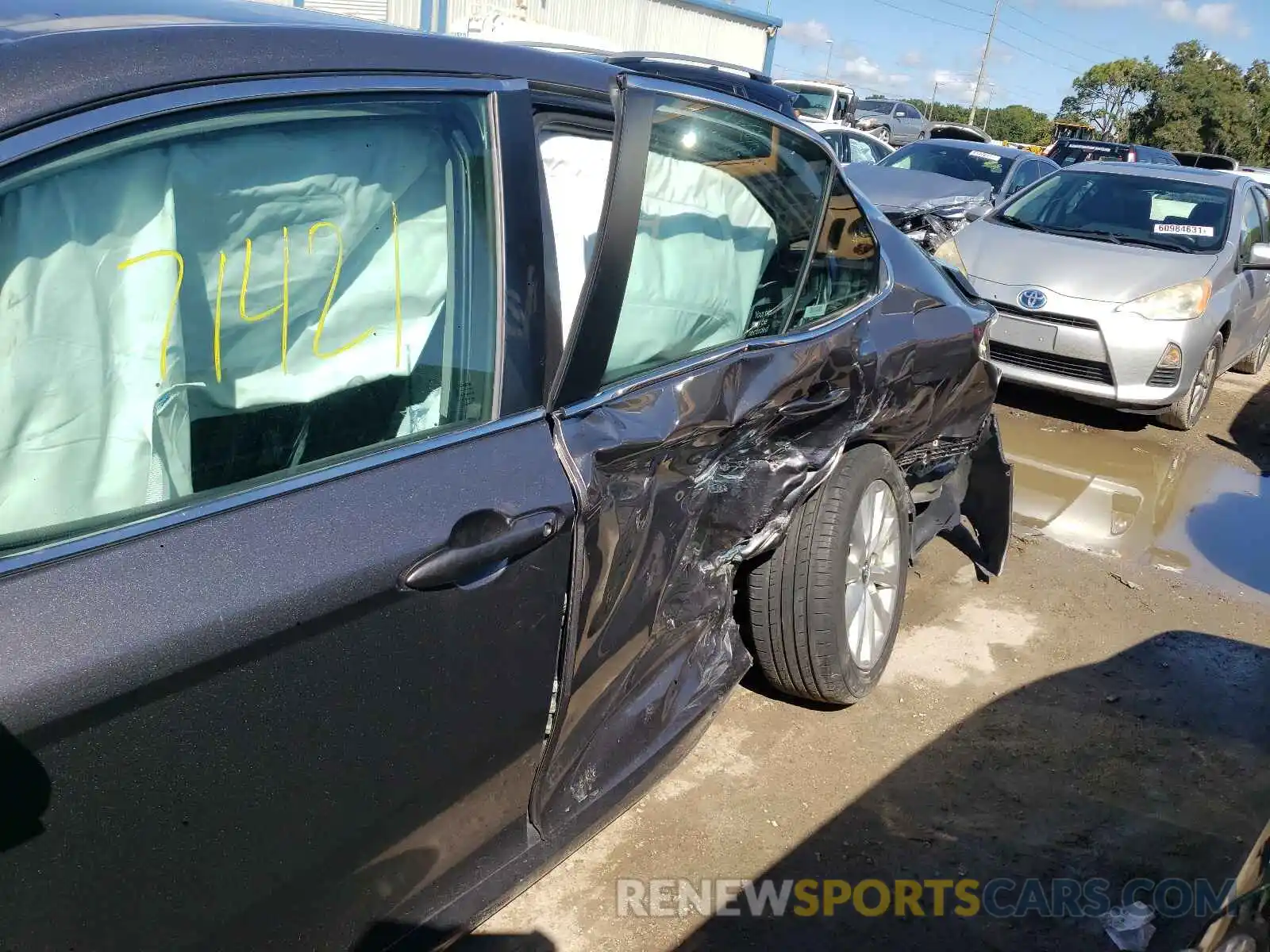 9 Photograph of a damaged car 4T1B11HKXKU747503 TOYOTA CAMRY 2019