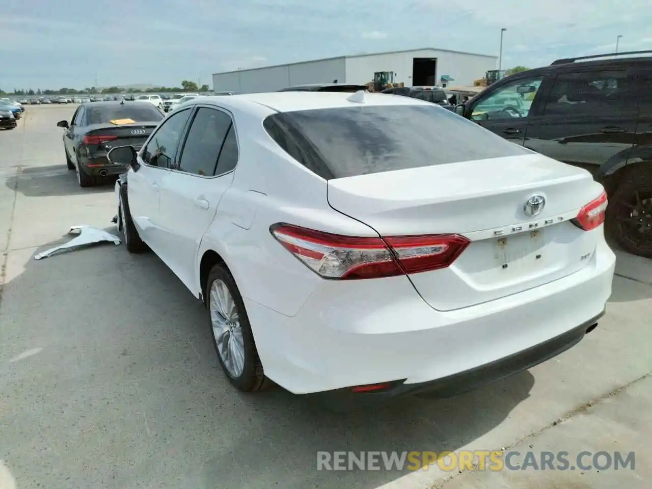 3 Photograph of a damaged car 4T1B11HKXKU748943 TOYOTA CAMRY 2019