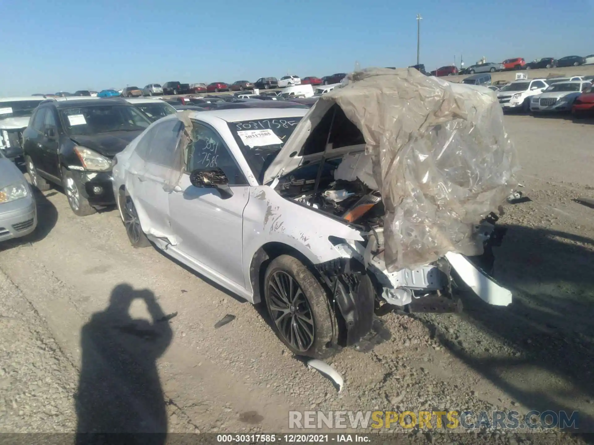 1 Photograph of a damaged car 4T1B11HKXKU750594 TOYOTA CAMRY 2019