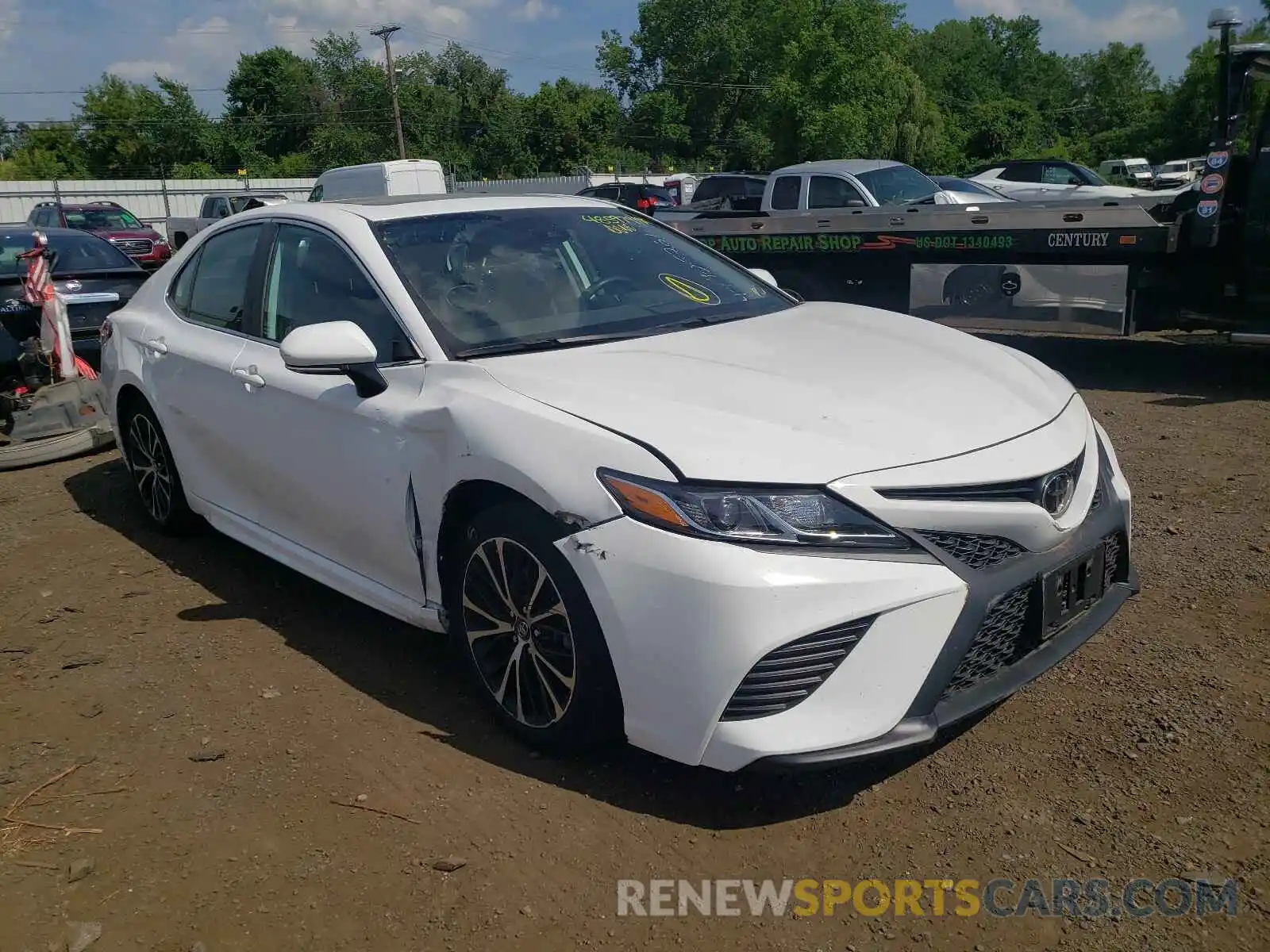 1 Photograph of a damaged car 4T1B11HKXKU750692 TOYOTA CAMRY 2019