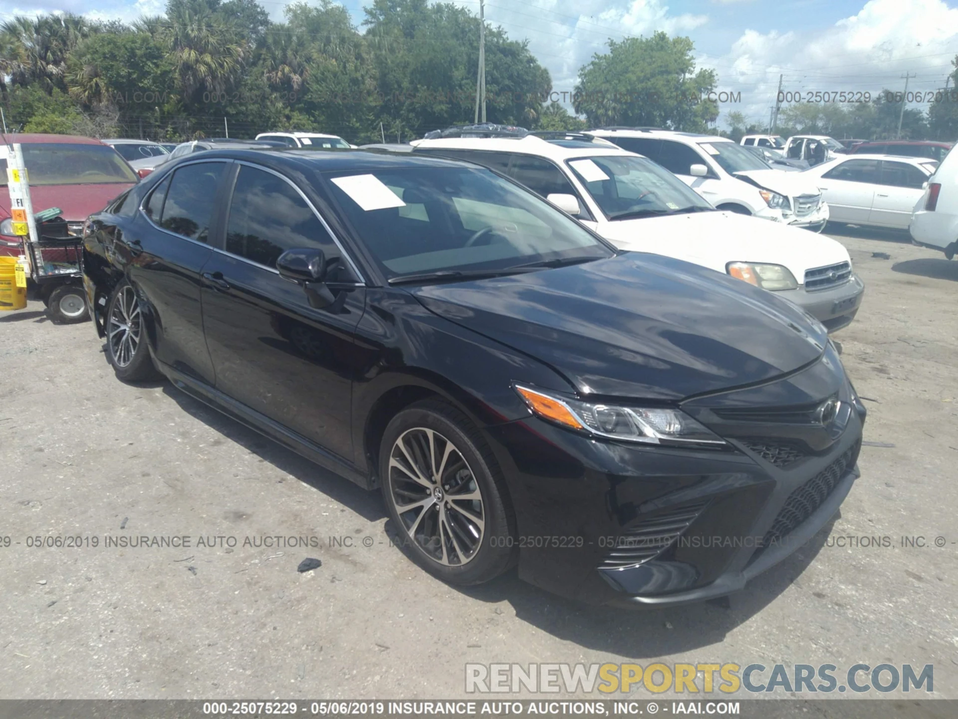 1 Photograph of a damaged car 4T1B11HKXKU751504 TOYOTA CAMRY 2019