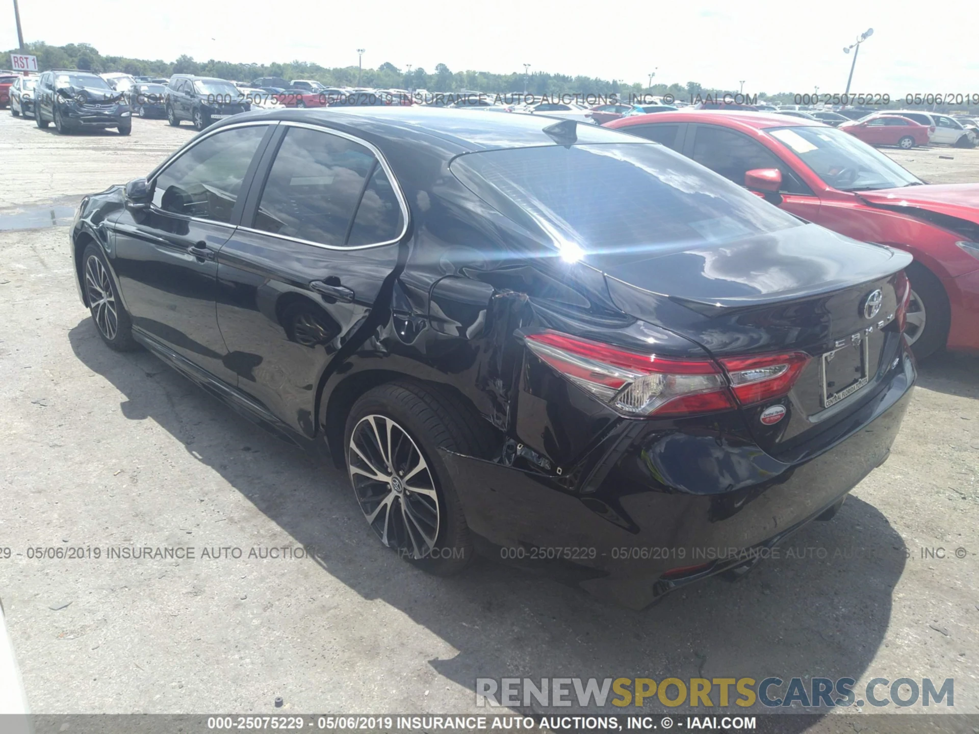 3 Photograph of a damaged car 4T1B11HKXKU751504 TOYOTA CAMRY 2019