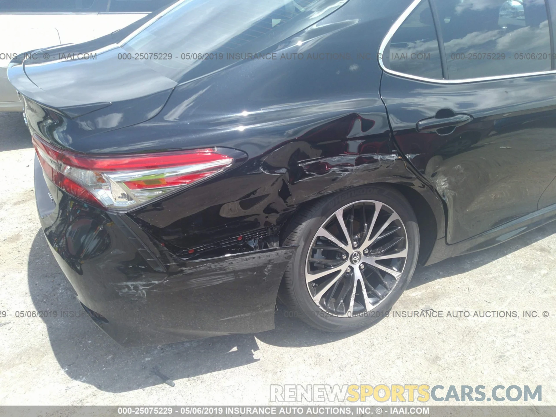 6 Photograph of a damaged car 4T1B11HKXKU751504 TOYOTA CAMRY 2019