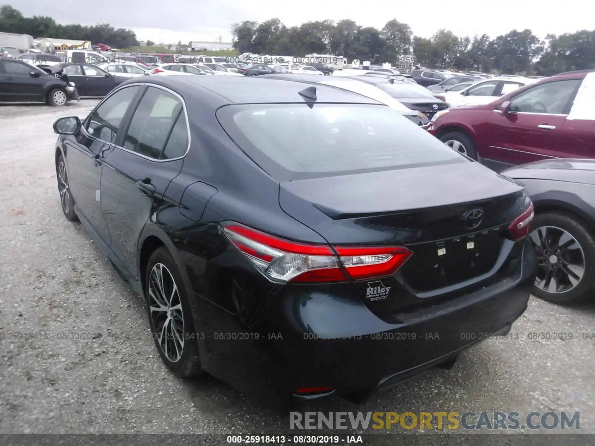 3 Photograph of a damaged car 4T1B11HKXKU752538 TOYOTA CAMRY 2019